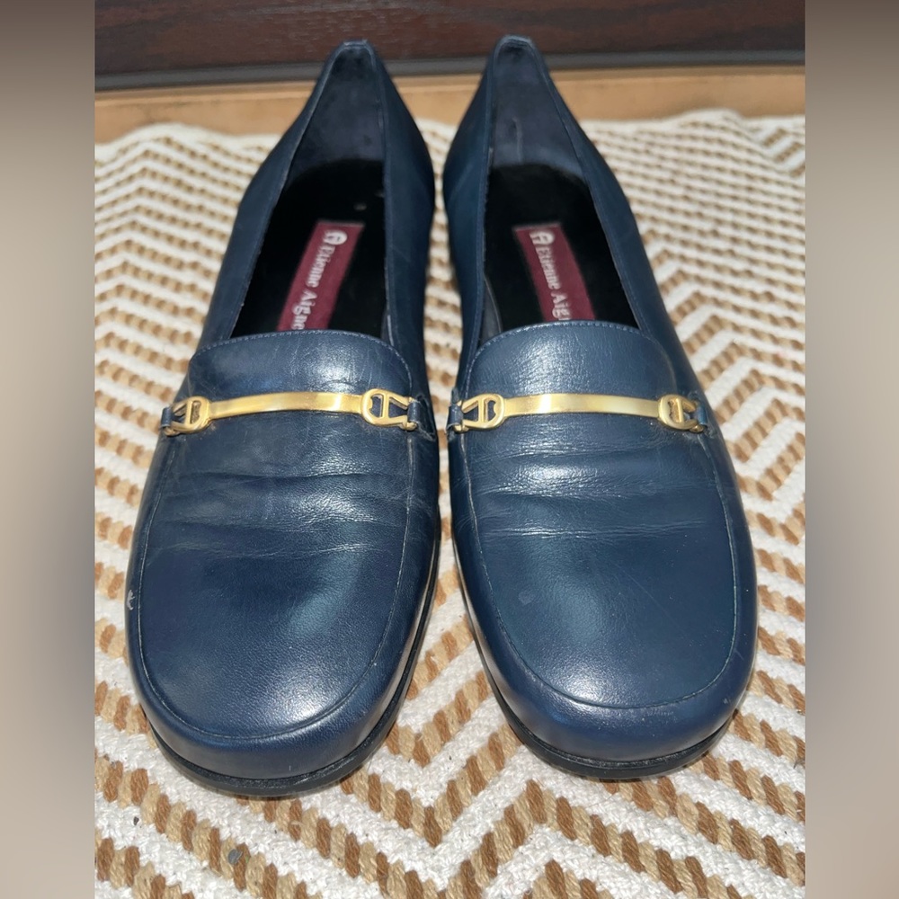 Etienne Aigner navy blue leather loafers with gold hardware size 6.5